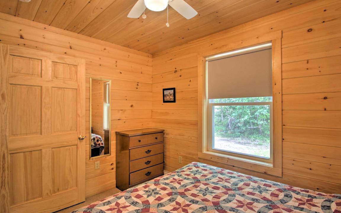 Photo of Bedroom in Raymond