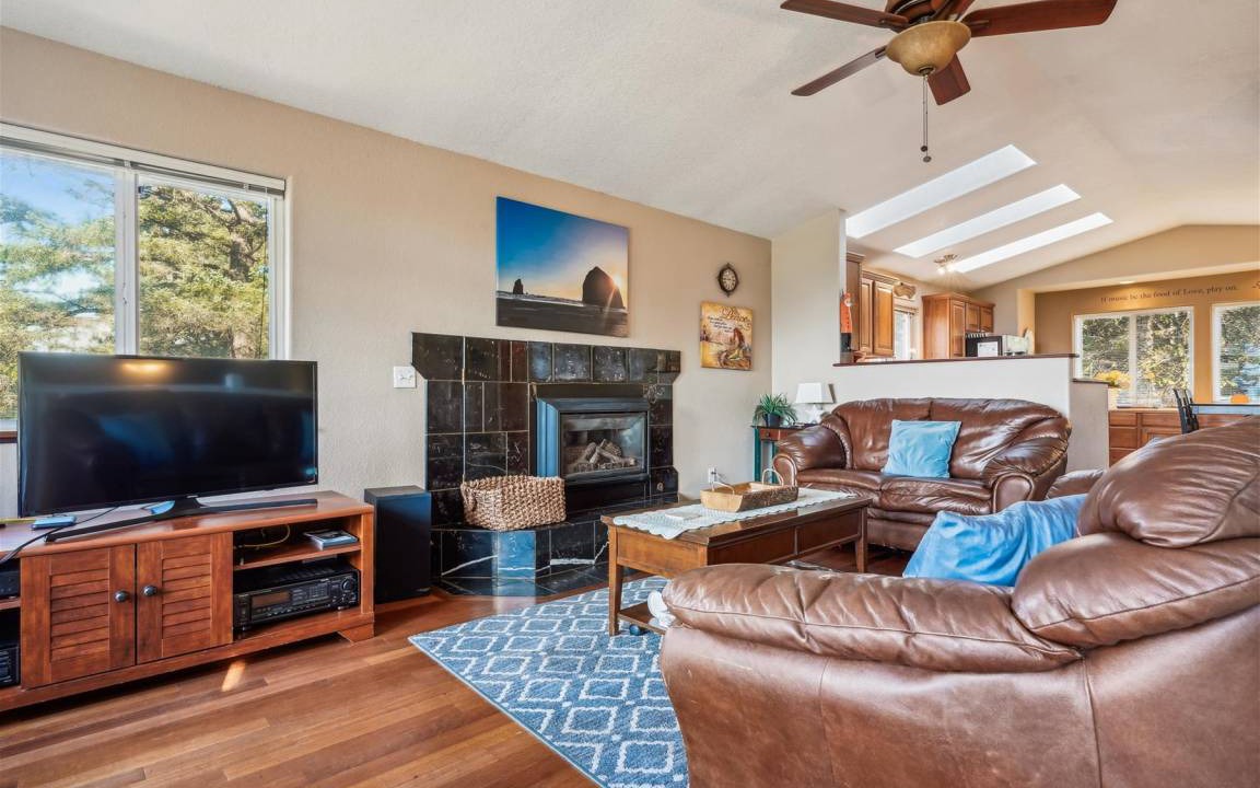 Photo of Livingroom in Downtown Cannon Beach