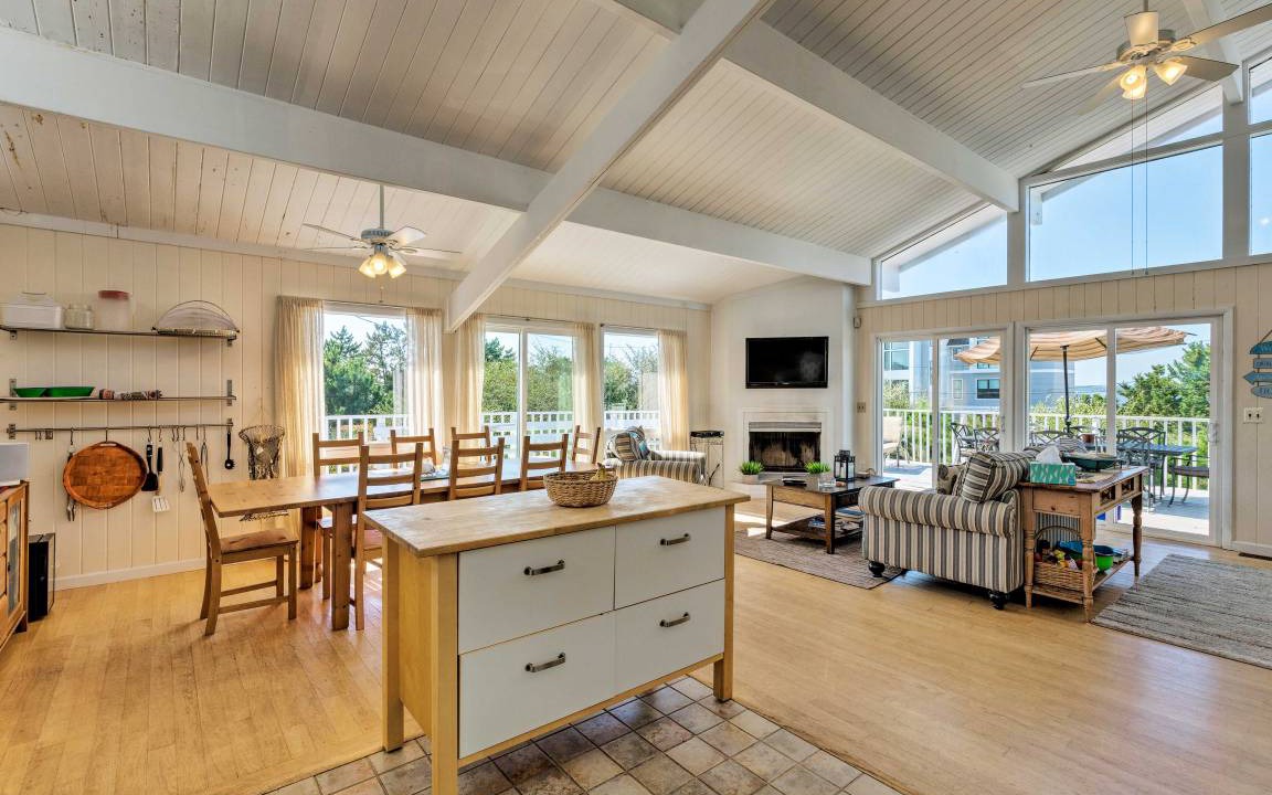 Photo of Kitchen in West Hampton Dunes