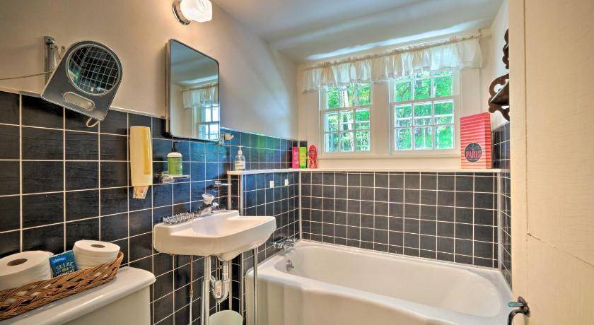 Photo of Bathroom in Salem