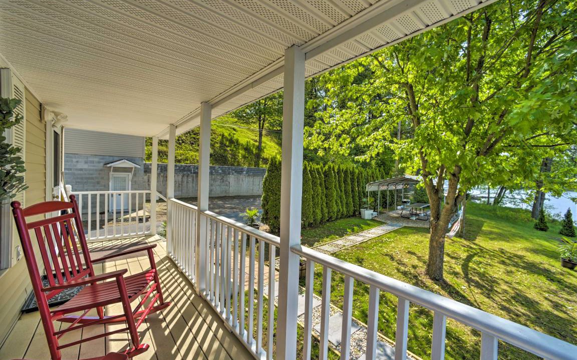Photo of Patio Balcony in Lake Luzerne