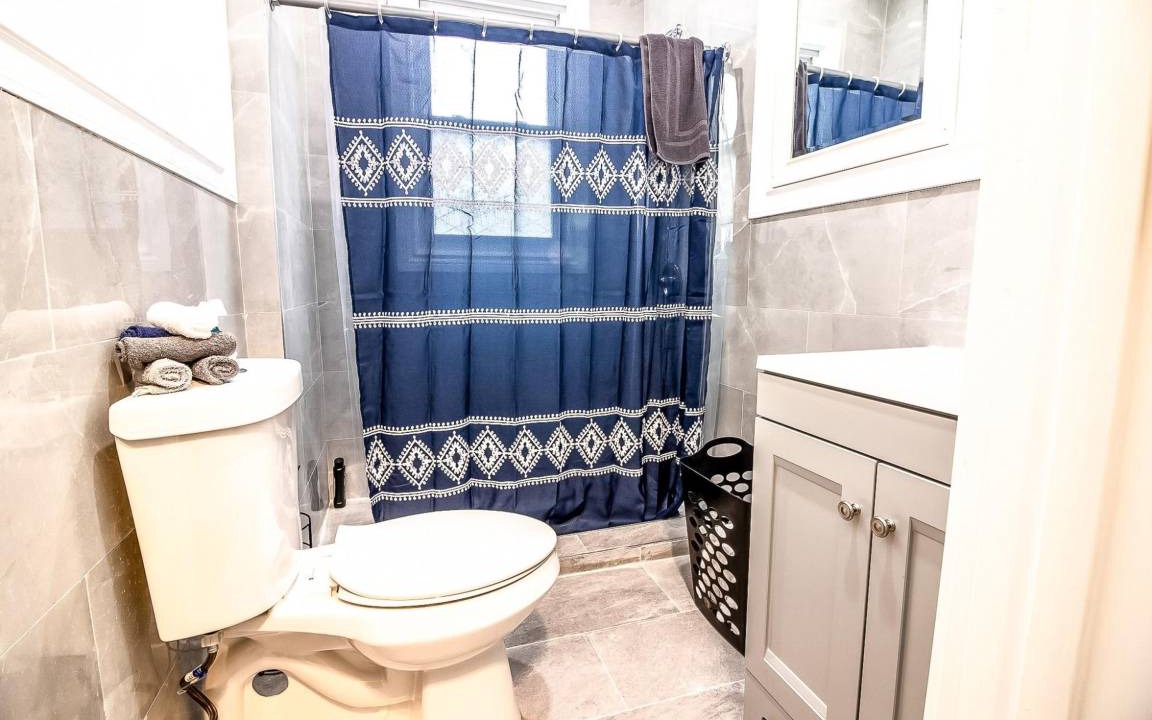 Photo of Bathroom in Downtown Niagara Falls