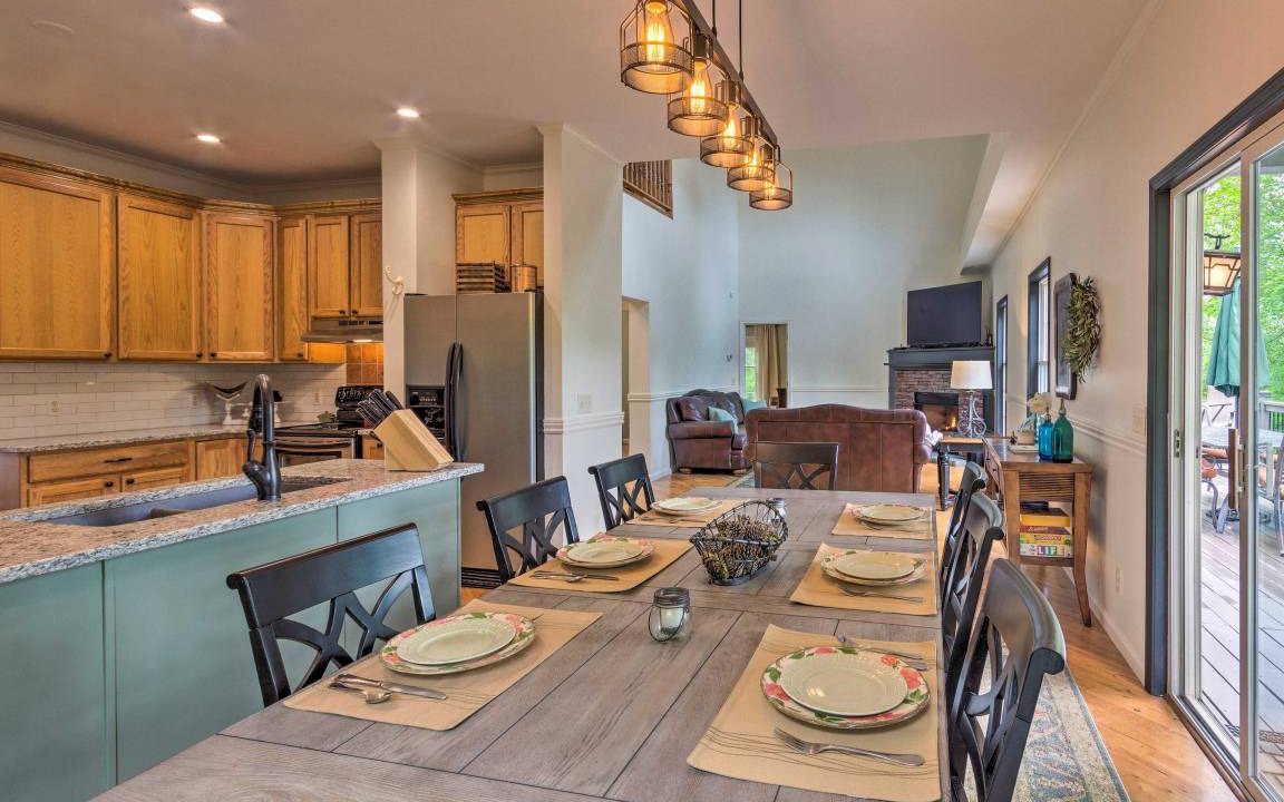 Photo of Livingroom in Pisgah Forest