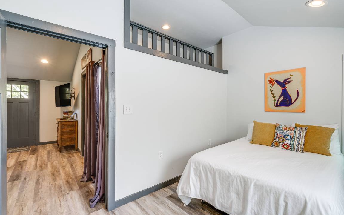 Photo of Bedroom in Warm Springs
