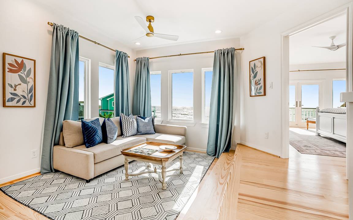Photo of Livingroom in Pirates Beach