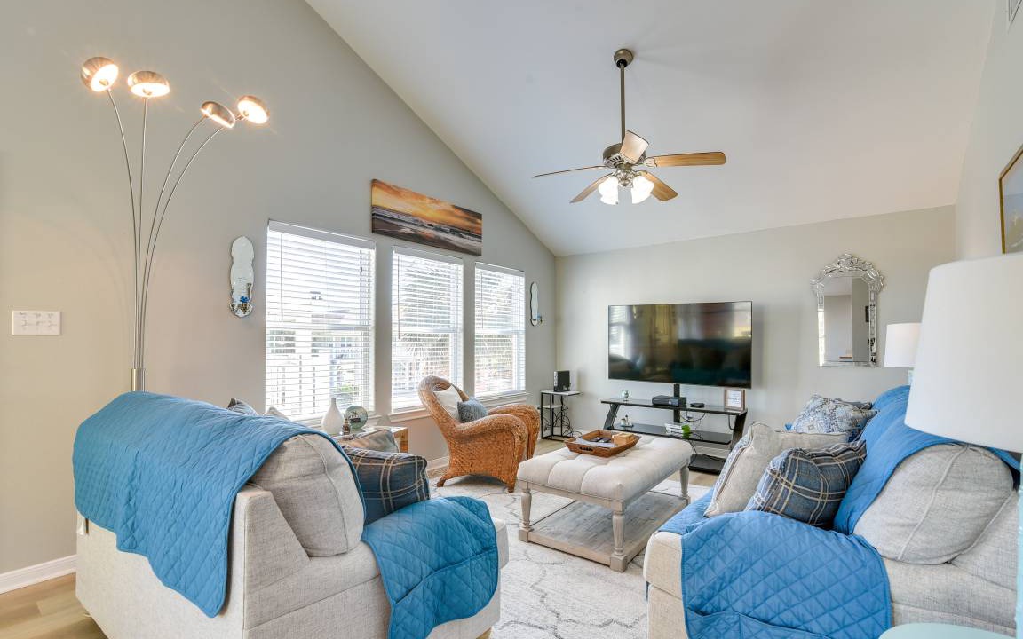 Photo of Livingroom in Pirates Beach