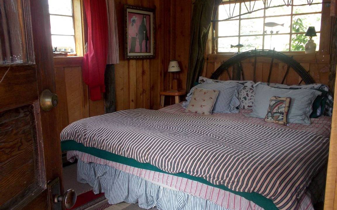 Photo of Bedroom in Aquebogue