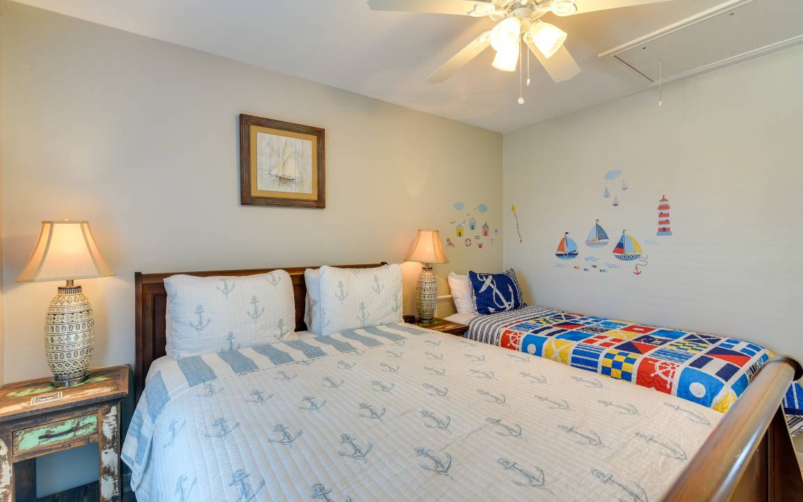 Photo of Bedroom in Pirates Beach