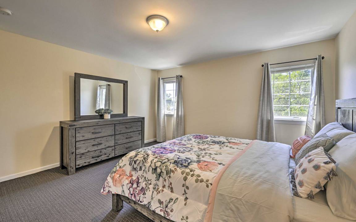 Photo of Bedroom in Glen Cove