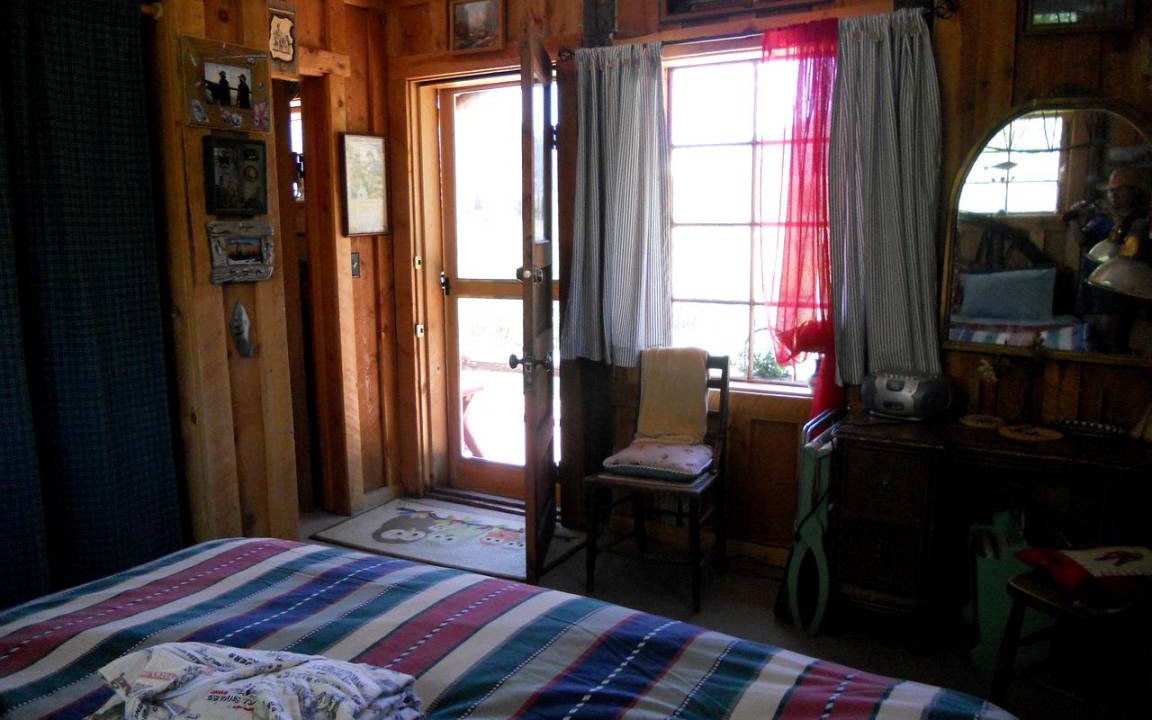 Photo of Bedroom in Aquebogue