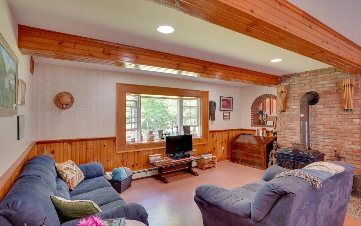 Photo of Livingroom in Hollowville