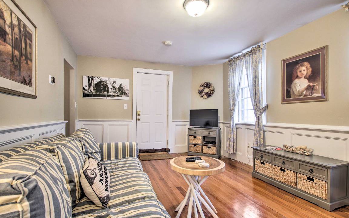 Photo of Livingroom in Salem