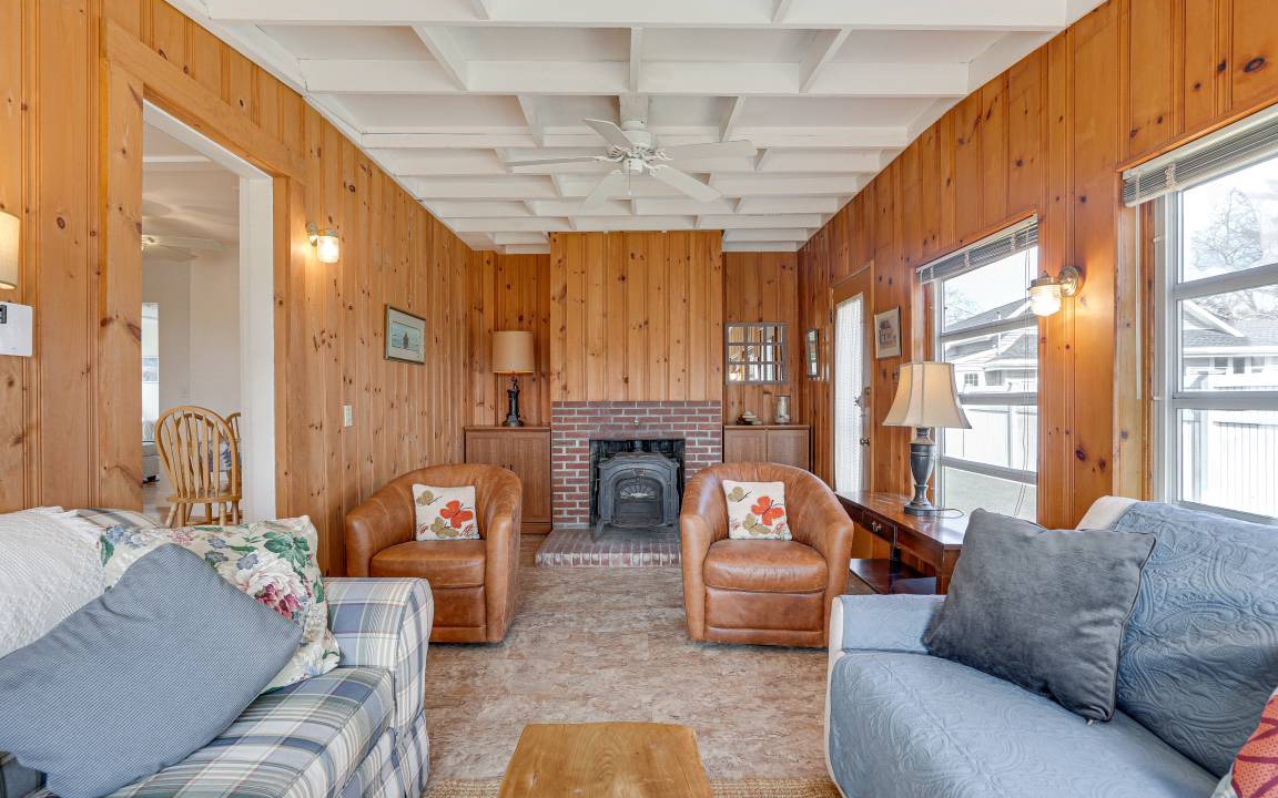 Photo of Livingroom in Gloucester