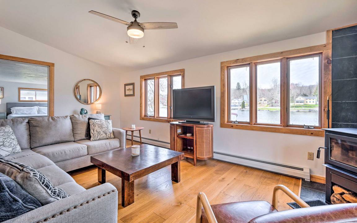 Photo of Livingroom in Hydeville