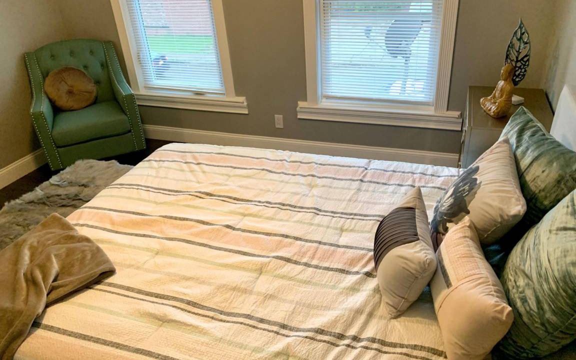 Photo of Bedroom in Downtown Niagara Falls