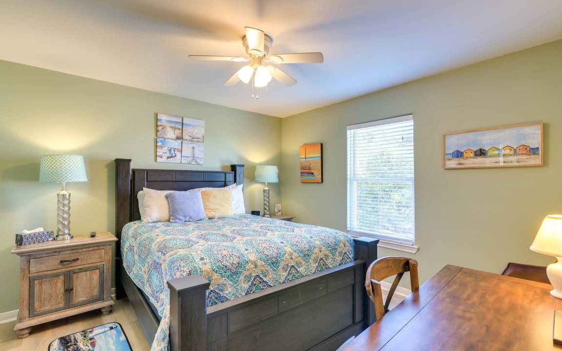 Photo of Bedroom in Pirates Beach