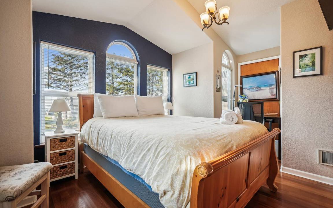 Photo of Bedroom in Downtown Cannon Beach