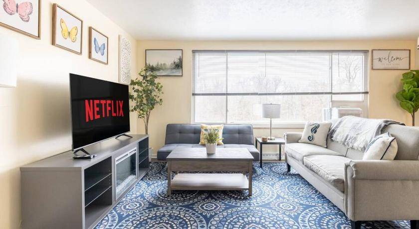 Photo of Livingroom in Fairview Park