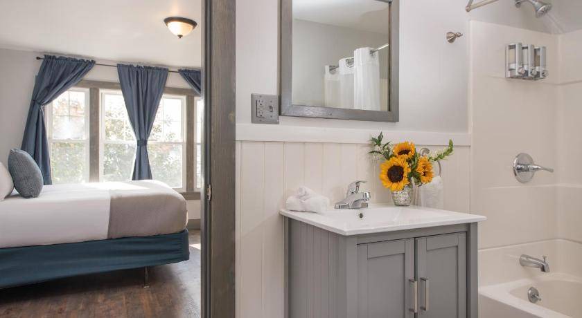 Photo of Bathroom in Bomoseen