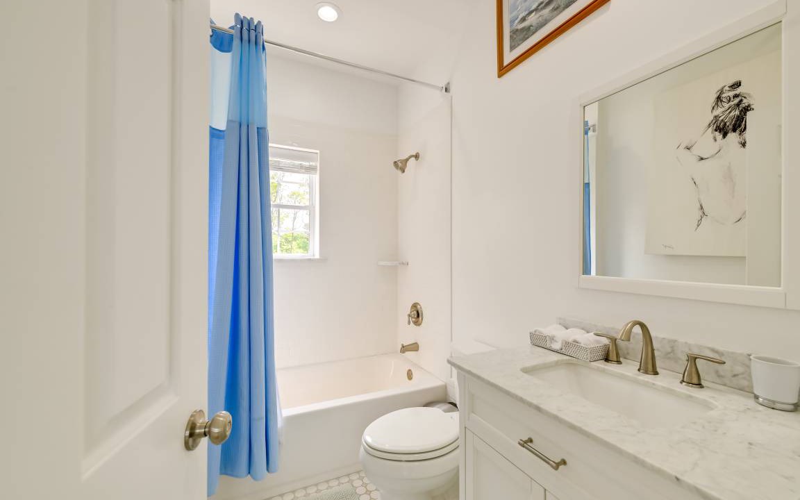 Photo of Bathroom in Shinnecock Hills