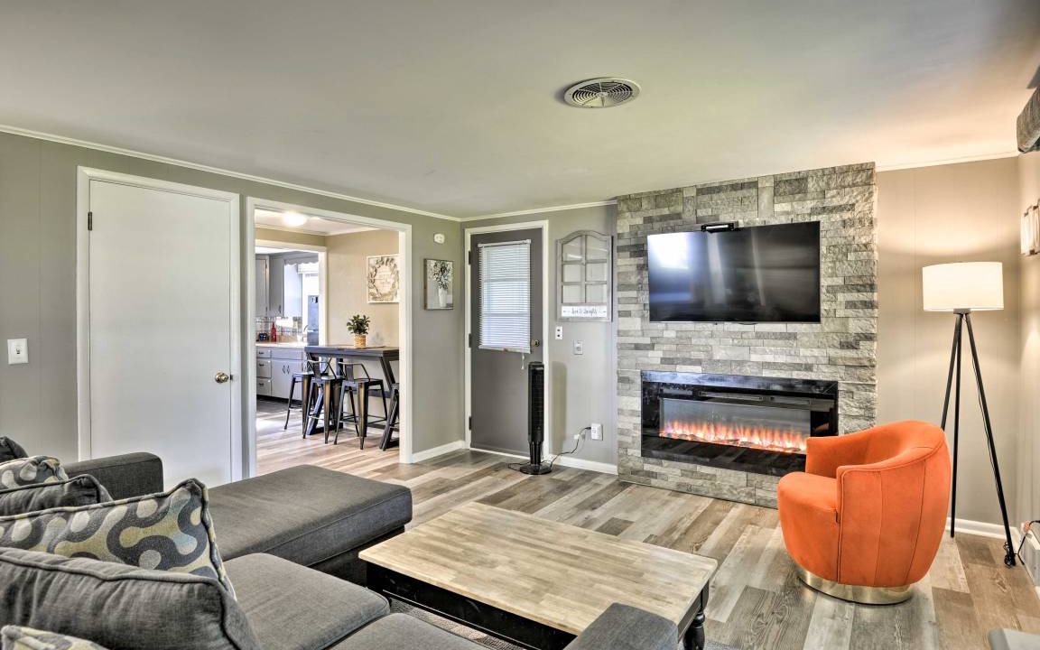 Photo of Livingroom in Homer