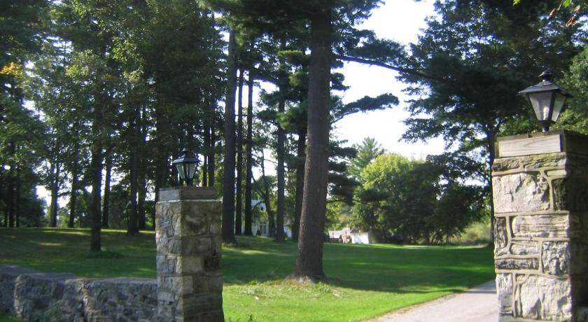 Photo of Others in Old Bennington