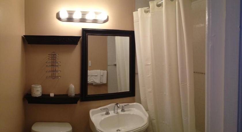Photo of Bathroom in Niagara Falls