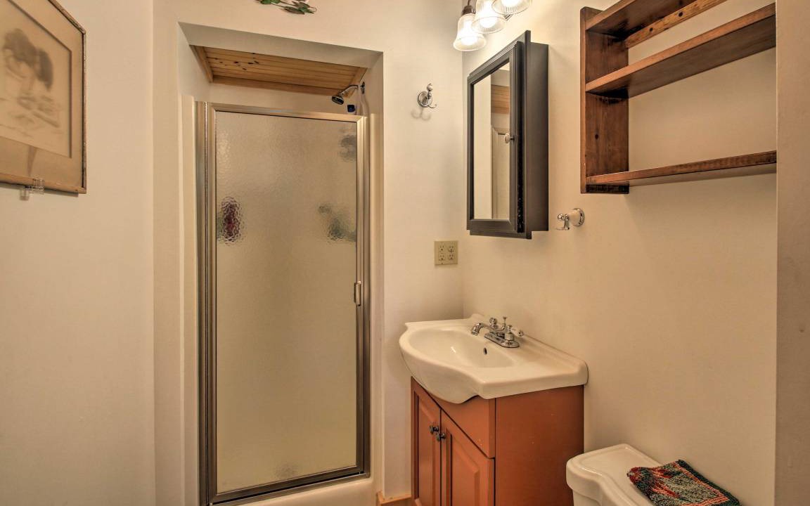 Photo of Bathroom in Center Conway