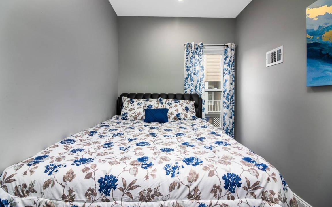 Photo of Bedroom in Downtown Niagara Falls