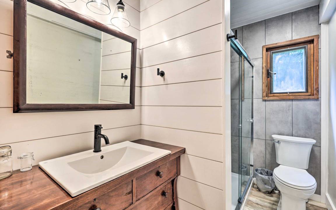 Photo of Bathroom in Max Meadows