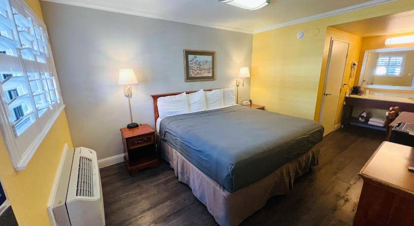 Photo of Bedroom in Russian Hill