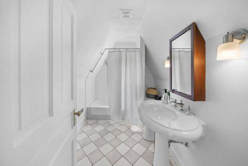 Photo of Bathroom in Hyde Park