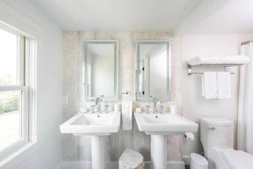 Photo of Bathroom in Washington