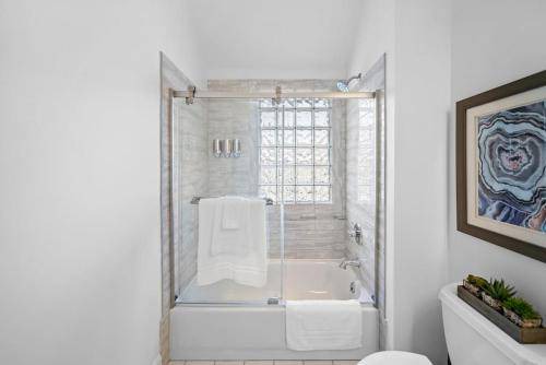 Photo of Bathroom in Hyde Park
