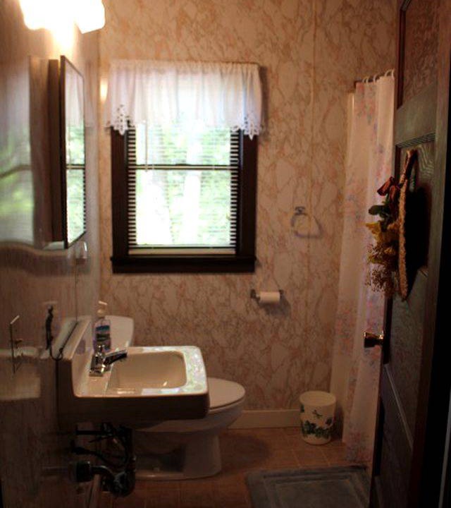 Photo of Bathroom in Glenburnie