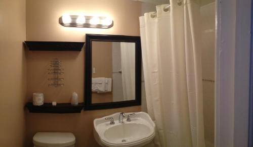 Photo of Bathroom in Niagara Falls