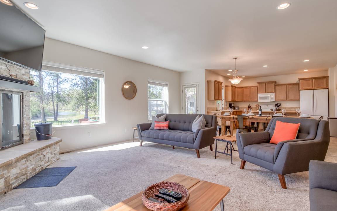 Photo of Livingroom in Oregon Water Wonderland