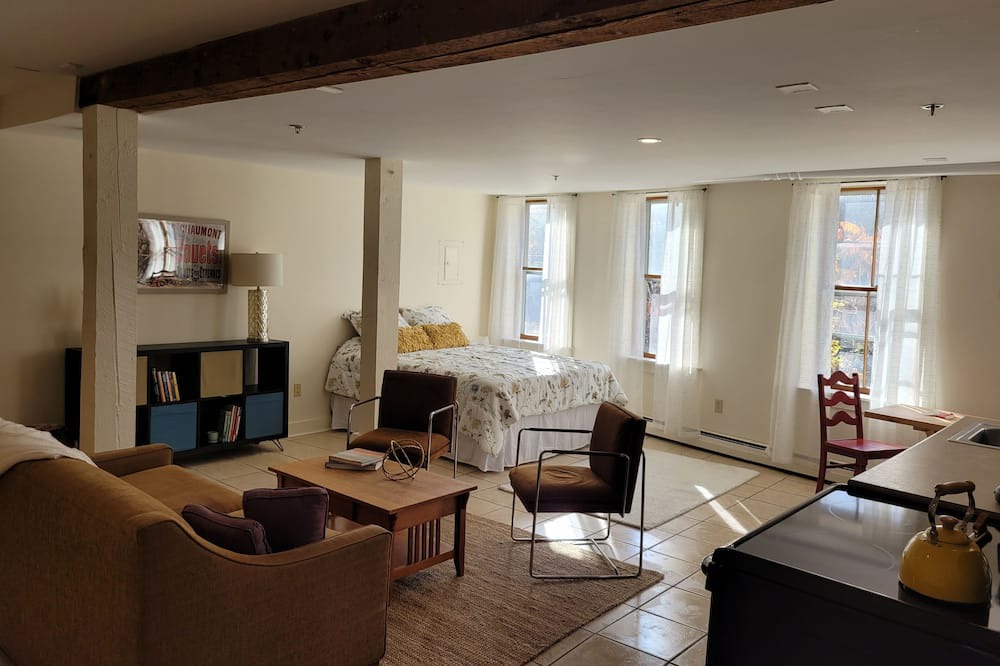 Photo of Livingroom in Bethel