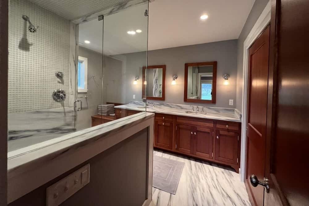 Photo of Bathroom in Mount Tabor