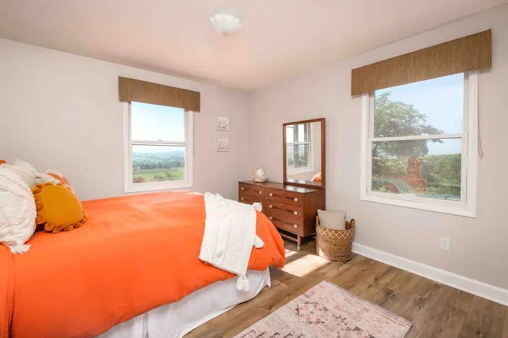 Photo of Bedroom in Broadway