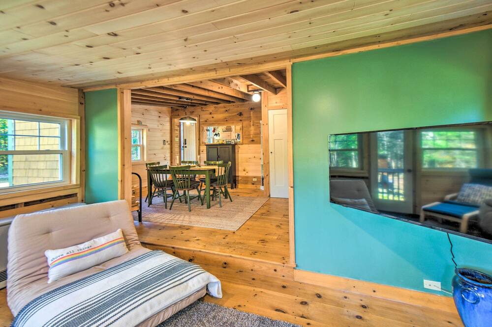 Photo of Livingroom in Sunapee