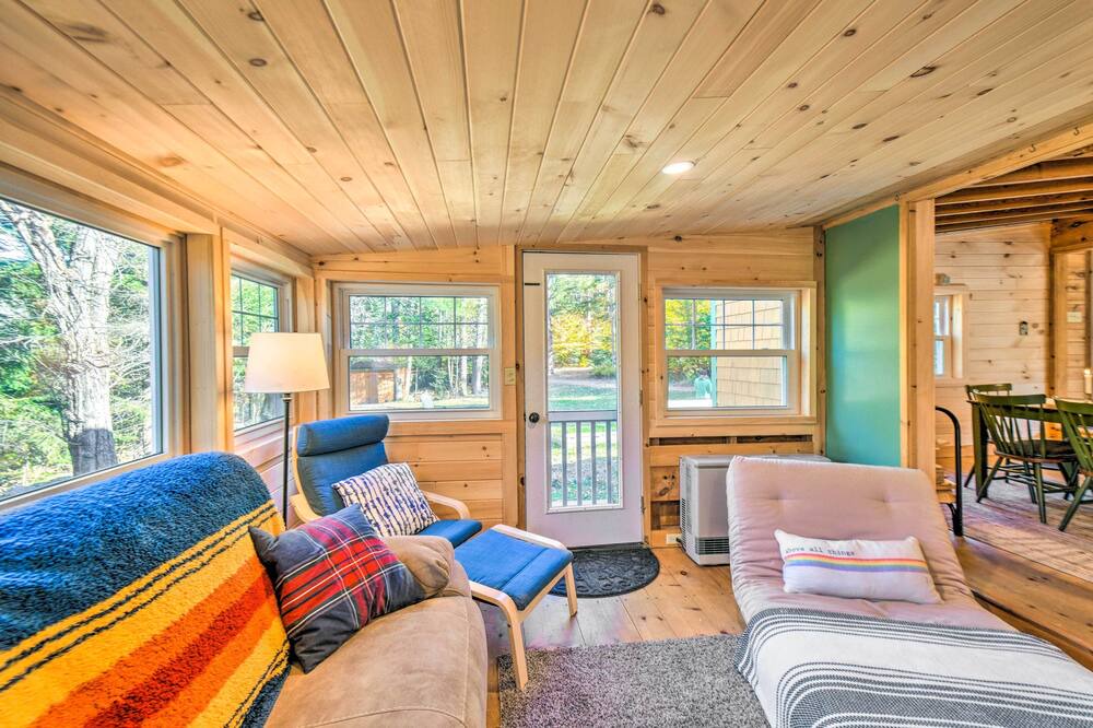 Photo of Livingroom in Sunapee