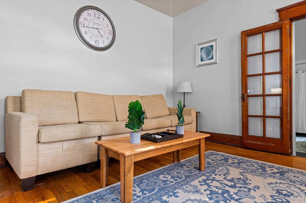 Photo of Livingroom in Clifton Heights