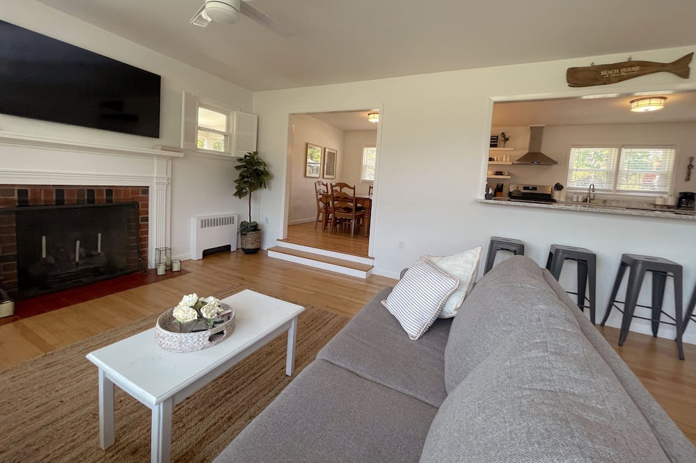 Photo of Livingroom in Jamesport