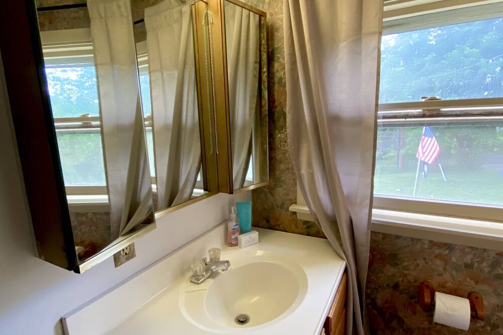 Photo of Bathroom in Mount Vision