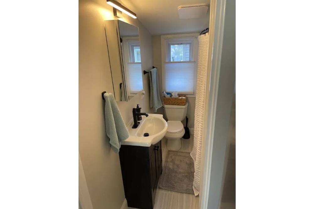 Photo of Bathroom in Town of Richmond