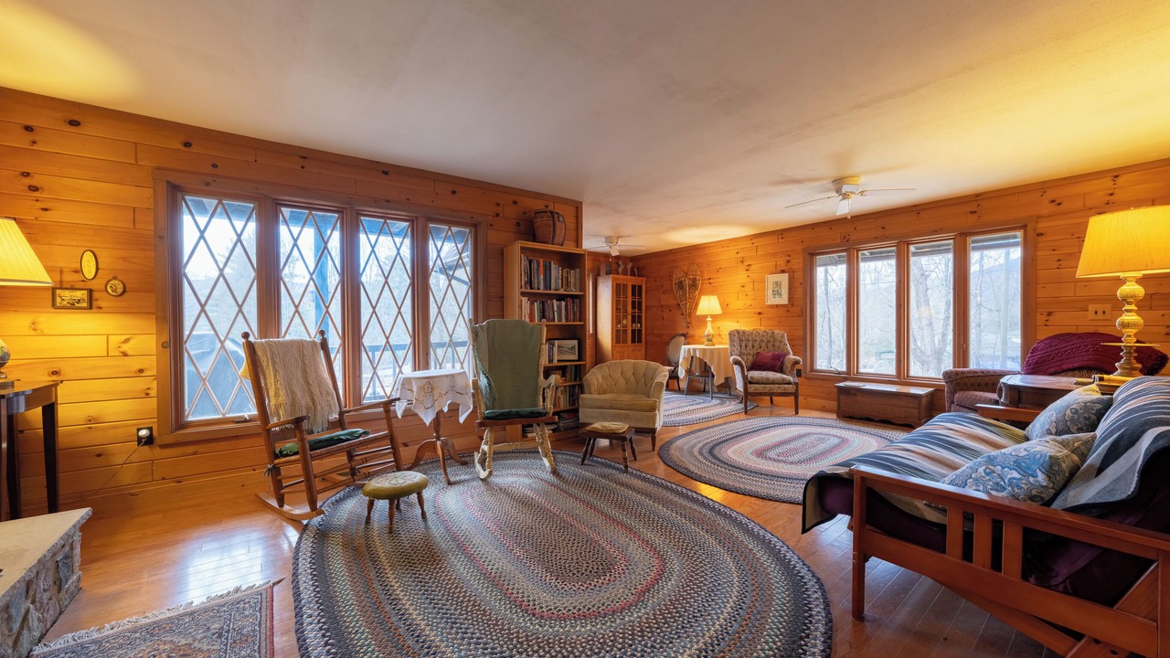 Photo of Livingroom in Huletts Landing