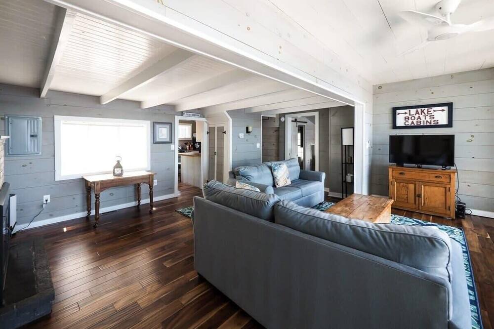 Photo of Livingroom in Amesbury