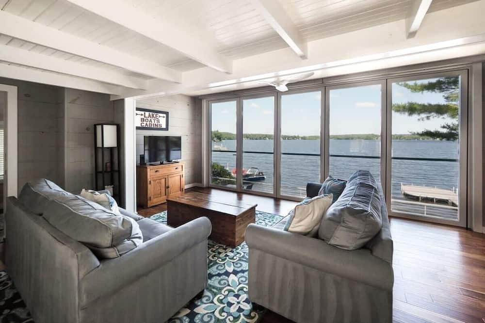 Photo of Livingroom in Amesbury