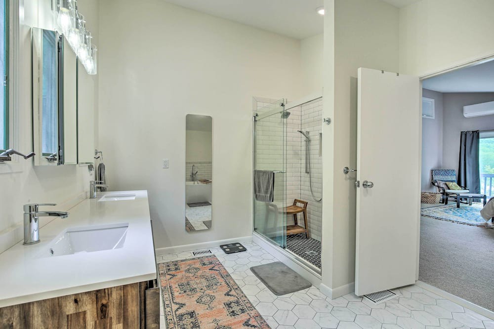 Photo of Bathroom in Clinton Corners